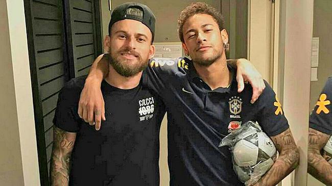 脚在板上 脚在板上